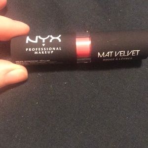 NYX Effervescent Matte lipstick